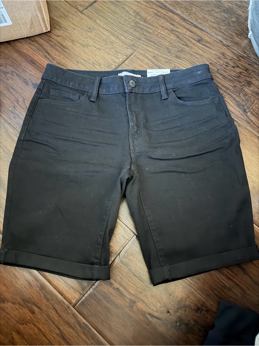 SO Women's Black Rolled-Cuff Stretch Bermuda Shorts